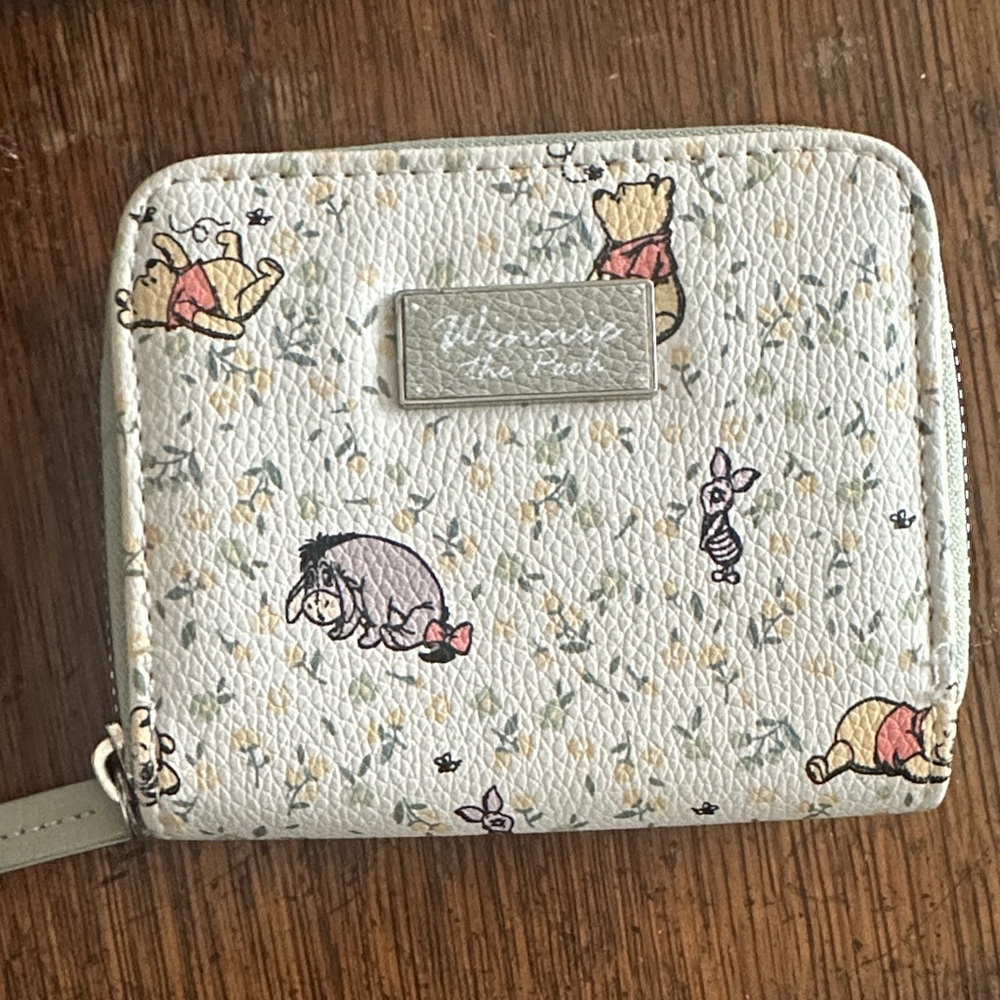 Disney Winnie the Pooh White and Yellow Zip Wallet